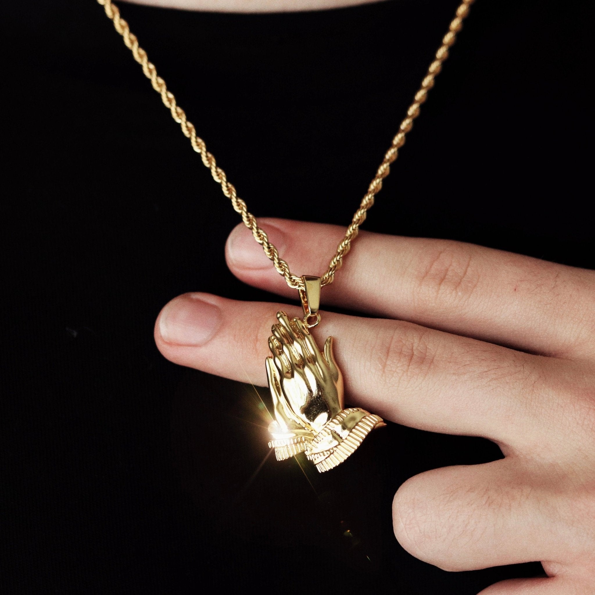 Praying Hands Pendant - Gold - Ordanni